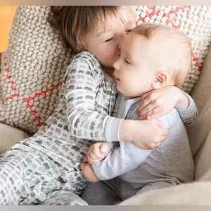 🐘NWT Magentic Me Footsie🐘